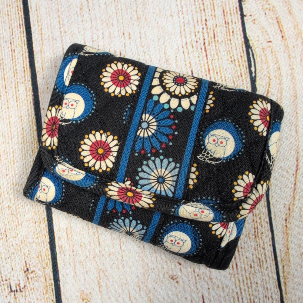 Vera‎ Bradley Retired Wallet Floral Owl Print Quilted Snap Closure